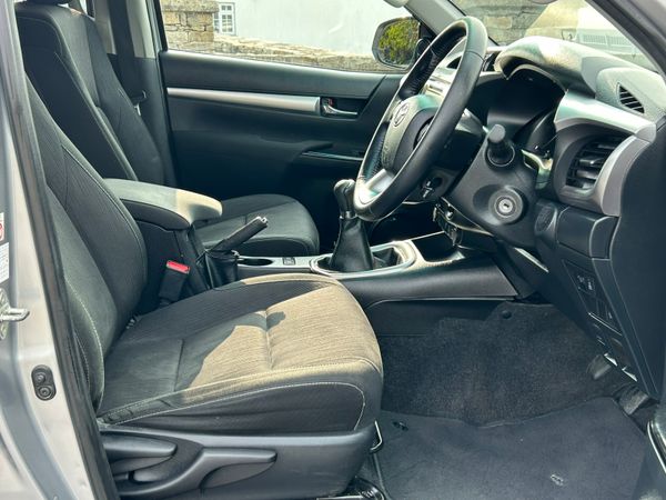 2020 Toyota Hi Lux SR5 2.4 D4D 356795120