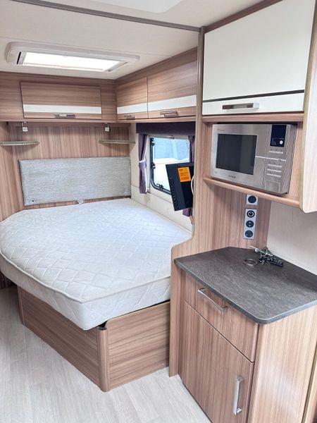 ✨STUNNING 2016 LUNAR ECLIPSE 4 BERTH FIXED BED✨ 357572588