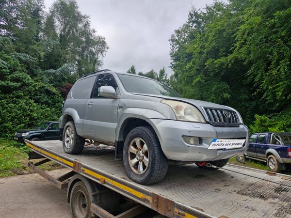 Toyota landcruiser 2006 breaking for parts 359197353
