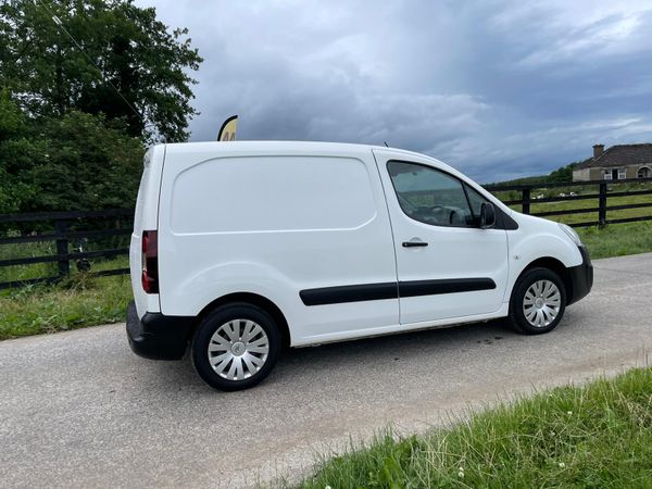 162 Citroen Berlingo Eneterprise Spotless***** 359687460