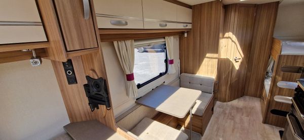 Lunar Quasar 6 Berth Caravan 360740422