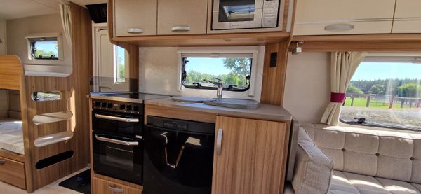 Lunar Quasar 6 Berth Caravan 360740423