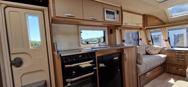 Lunar Quasar 6 Berth Caravan 360740427