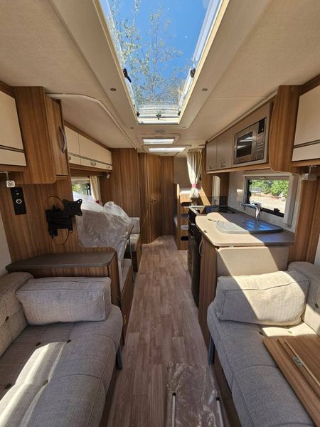 Lunar Quasar 6 Berth Caravan 360740429