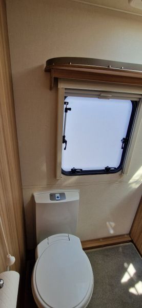 Lunar Quasar 6 Berth Caravan 360740430
