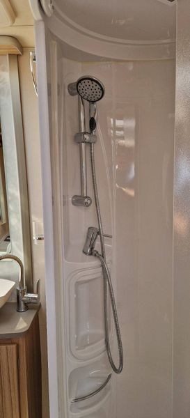 Lunar Quasar 6 Berth Caravan 360740433