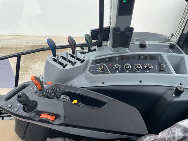 NEW Valtra G135 Active 362540966