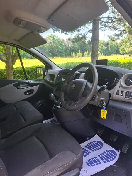 Renault Trafic 2018 DOE 8/26 364013636