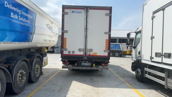 Renault D 14tn 23ft Carrier SUPRA fridge body 364786214