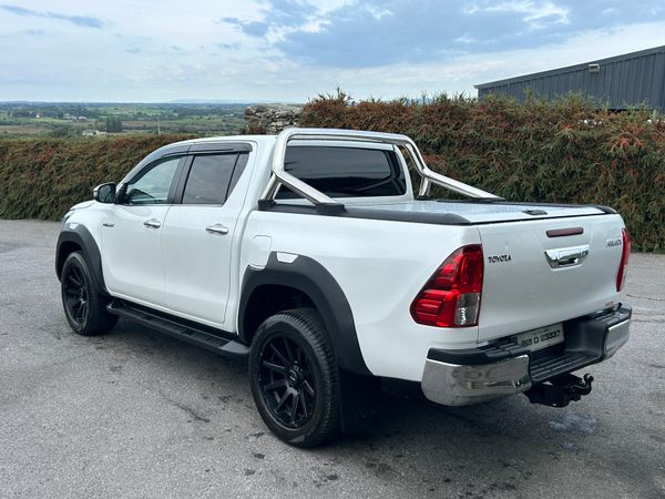 2022 Toyota Hilux 2.4 SR5 Manual 365073046