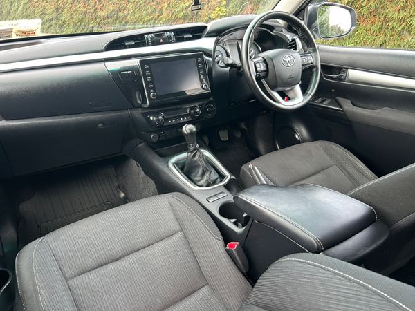 2022 Toyota Hilux 2.4 SR5 Manual 365073058
