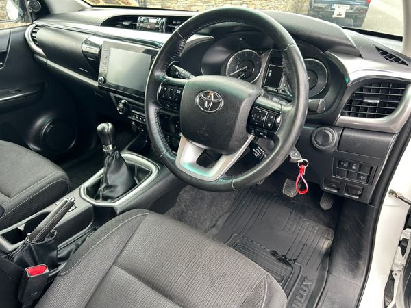 2022 Toyota Hilux 2.4 SR5 Manual 365073059