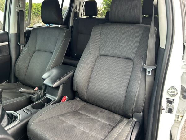 2022 Toyota Hilux 2.4 SR5 Manual 365073061