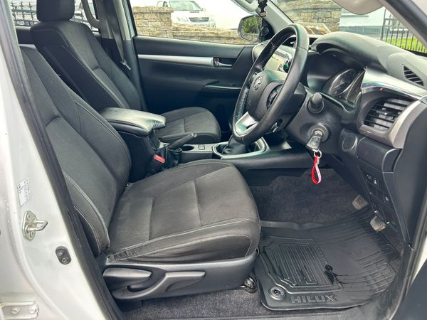 2022 Toyota Hilux 2.4 SR5 Manual 365073062