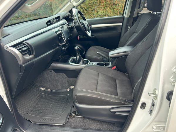 2022 Toyota Hilux 2.4 SR5 Manual 365073063