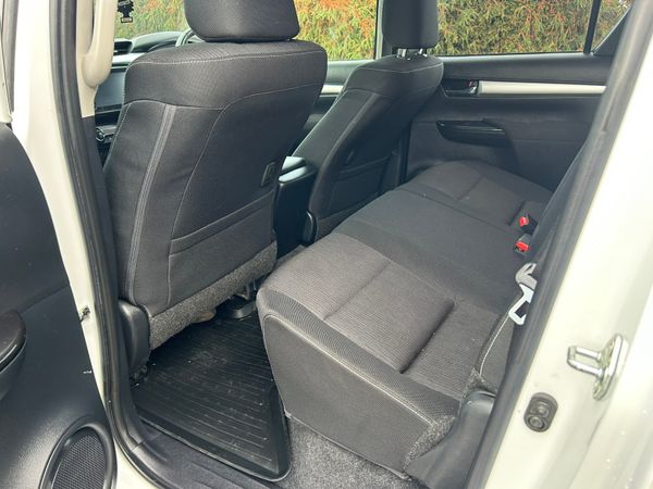 2022 Toyota Hilux 2.4 SR5 Manual 365073065