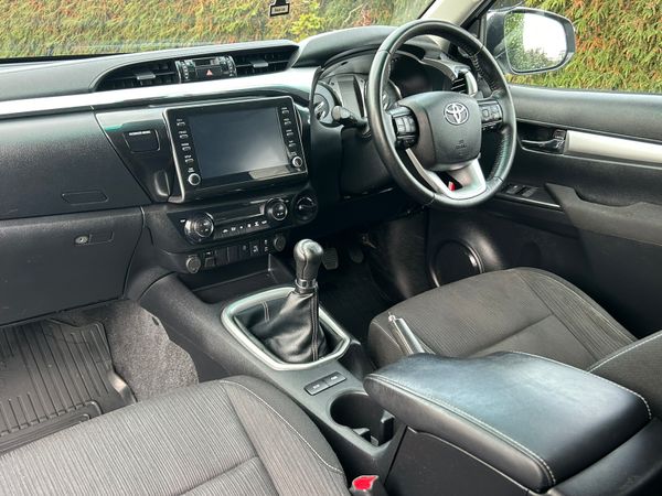 2022 Toyota Hilux 2.4 SR5 Manual 365073067