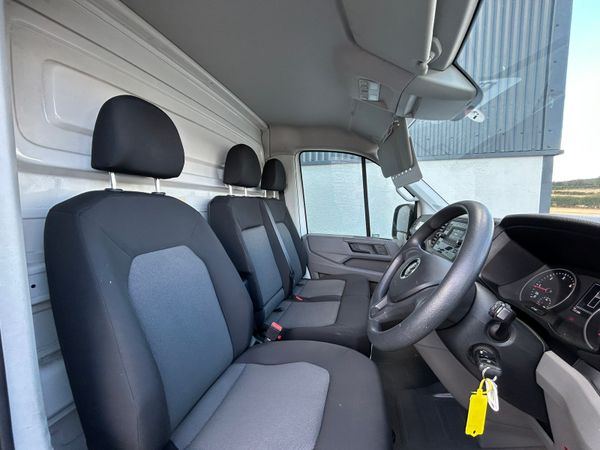 2021 Volkswagen Crafter Box van with TL 365474122