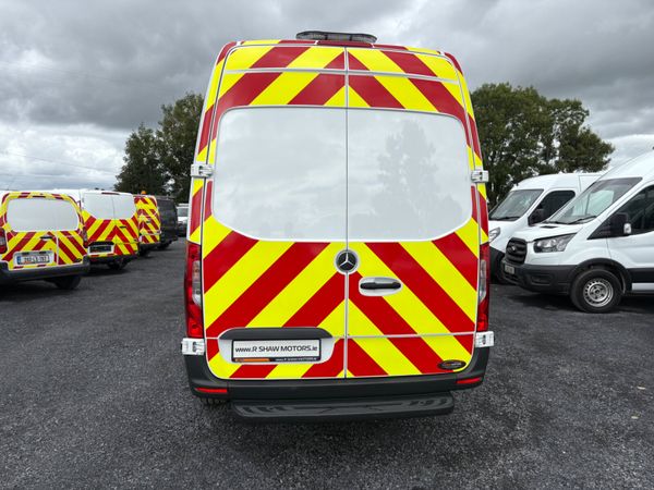 Mercedes-Benz Sprinter 365773729