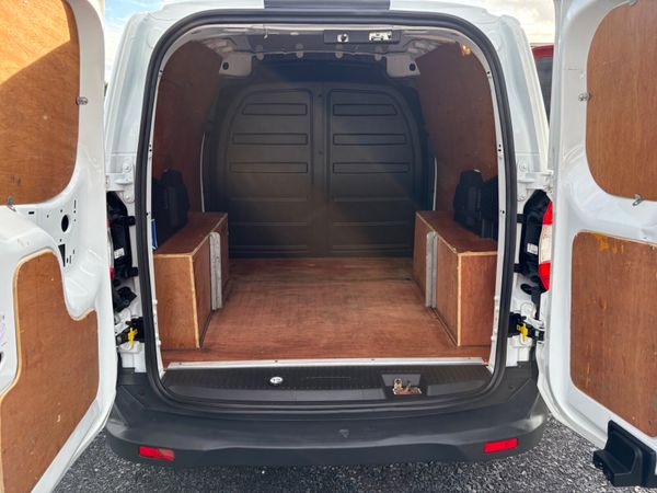 Ford Transit Courier 365775447