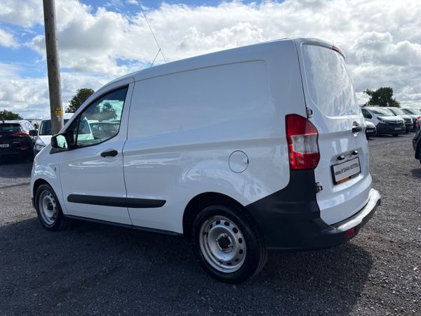 Ford Transit Courier 365775473