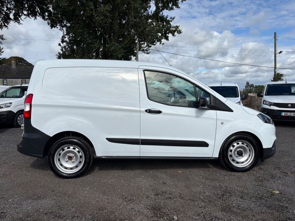 Ford Transit Courier 365775474