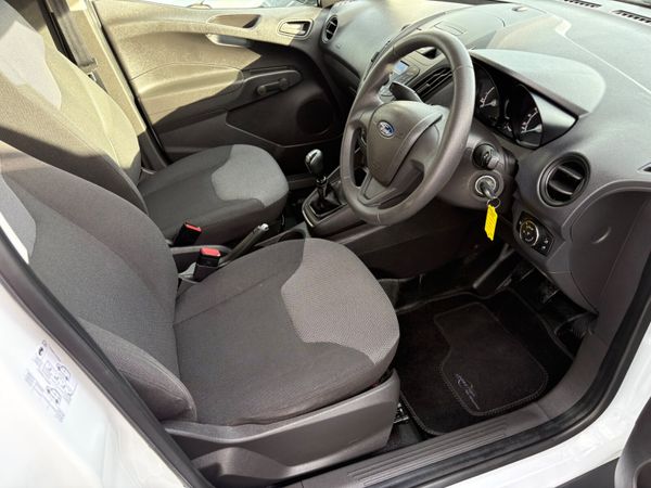 Ford Transit Courier 365775478