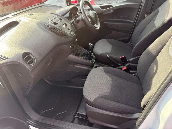 Ford Transit Courier 365775480