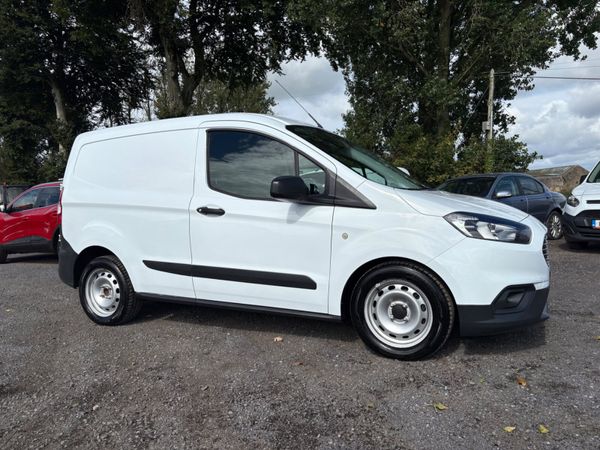 Ford Transit Courier 365775482