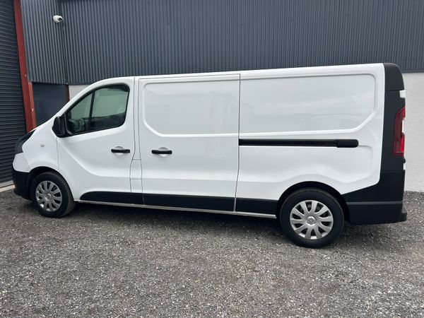 21 Renault Trafic - Manufactures Warranty 366445056