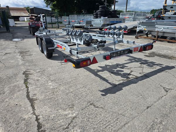 Boat Trailers 366490686