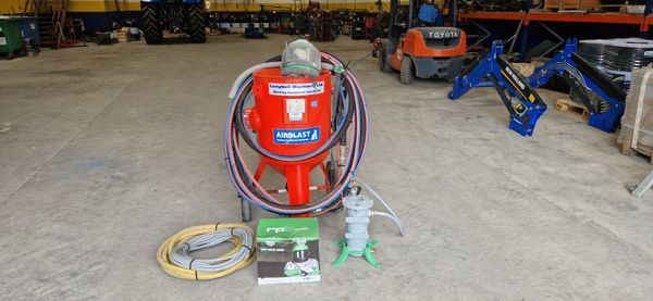 Sand blasting machine 367188795