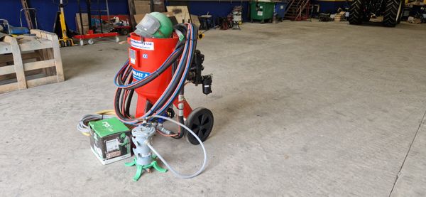 Sand blasting machine 367188796