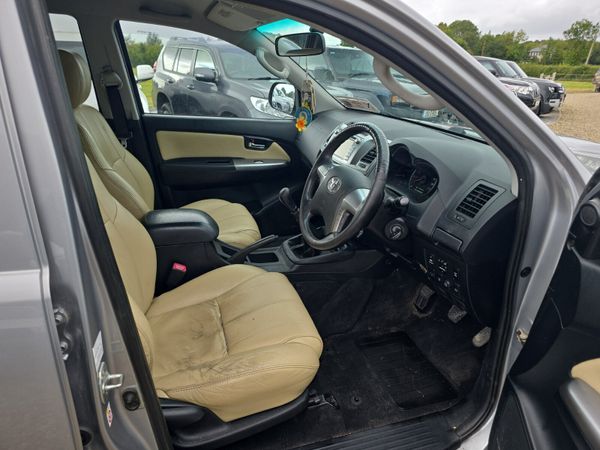 Toyota Hilux 3.0 D4D SR5 367114094