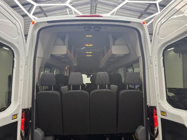 (182) 2018  FORD TRANSIT TREND 2.2 MINIBUS 17 SEAT 368146953