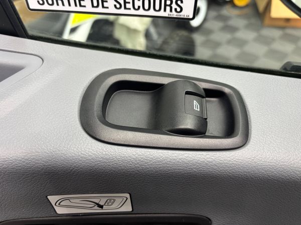 (182) 2018  FORD TRANSIT TREND 2.2 MINIBUS 17 SEAT 368146980