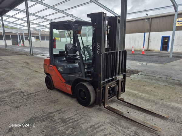 Toyota forklift 368125809