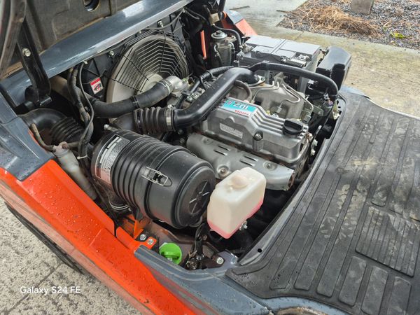 Toyota forklift 368125821