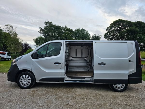 Opel Vivaro 2019 368534954