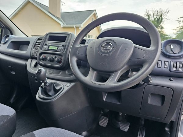 Opel Vivaro 2019 368534981