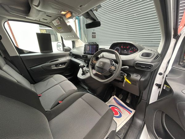 2022 Peugeot Partner 'Professional 369180670