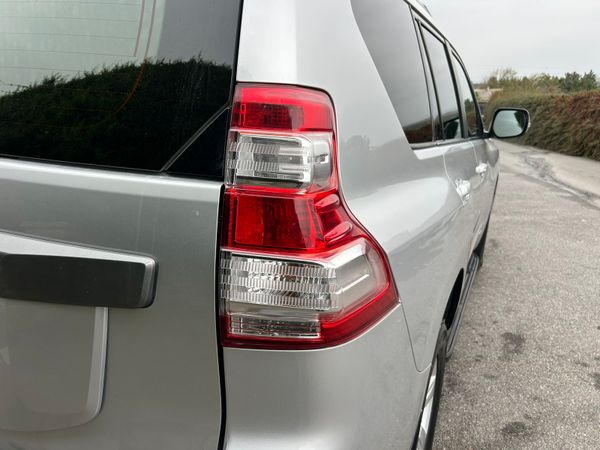 2016 Toyota Landcruiser LWB Manual 369132408