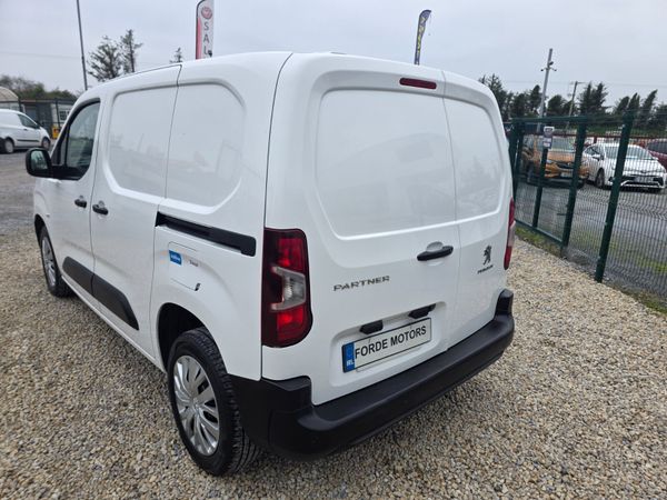 Peugeot Partner 2022 369771028