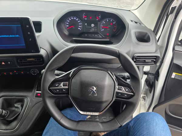 Peugeot Partner 2022 369771154