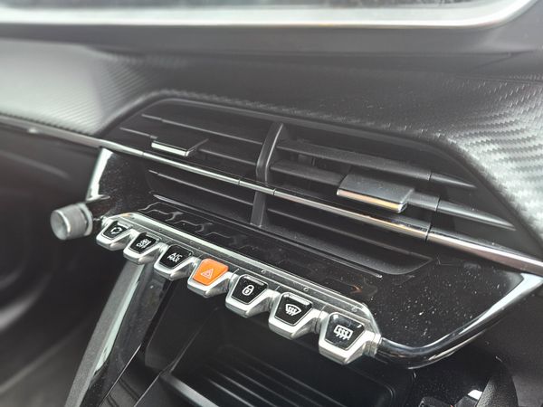 PEUGEOT 208 // 1.2 PETROL COMMERCIAL // PLUS VAT 369703954