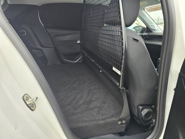 PEUGEOT 208 // 1.2 PETROL COMMERCIAL // PLUS VAT 369703964