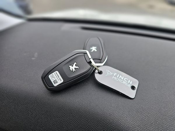 PEUGEOT 208 // 1.2 PETROL COMMERCIAL // PLUS VAT 369703971