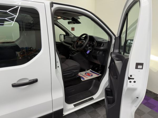 2022 (222) RENAULT TRAFIC LWB 9 SEATER 2.0 150BHP 370772679