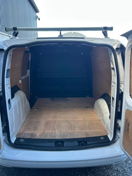 2022 Volkswagen Caddy only 59'000 kms 370838911