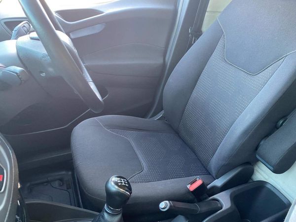 Ford Transit courier  2015 371206886